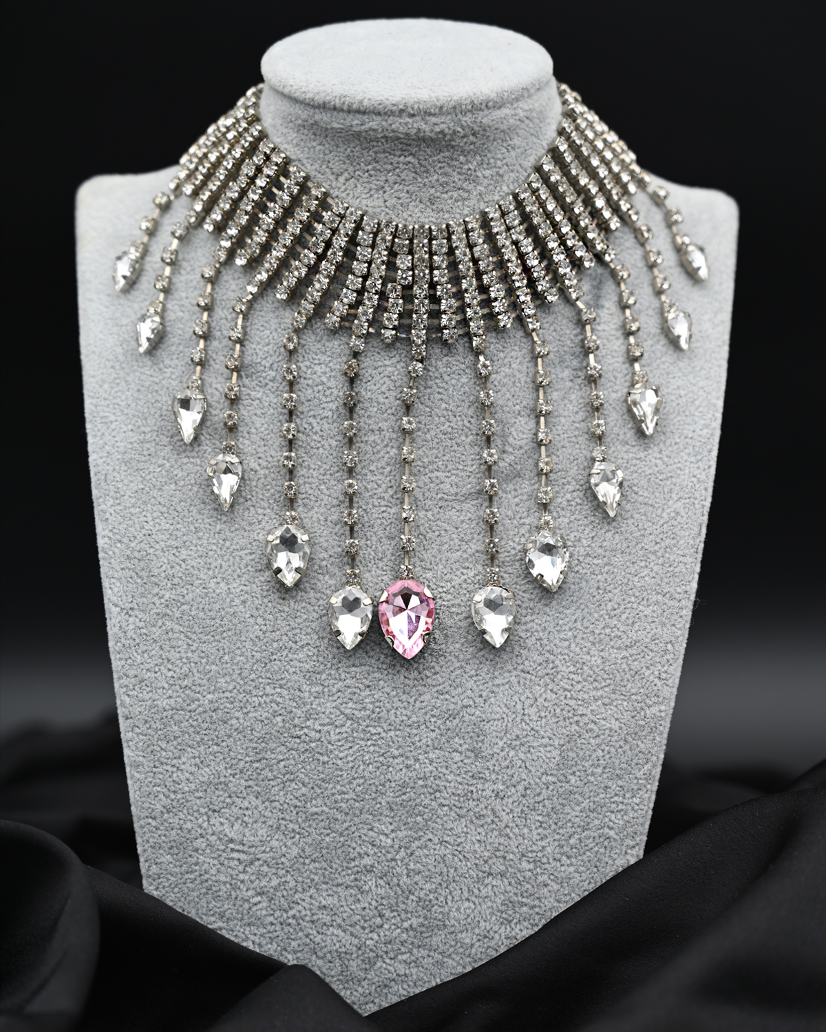 Голям чокър по врата с висящи кристали "Glamoratti Prom" Котарачето