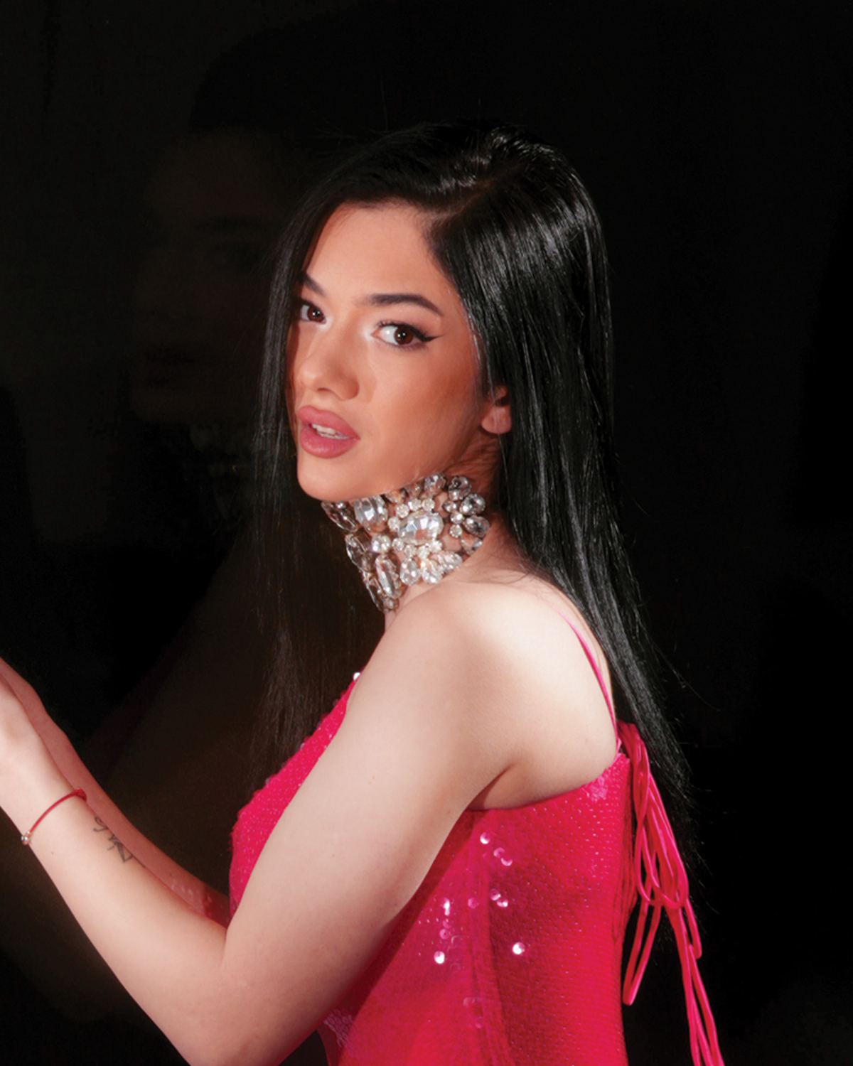 Голямо ръчно изрботено колие тип чокър с големи бели кристали "Glamoratti" - Image 5