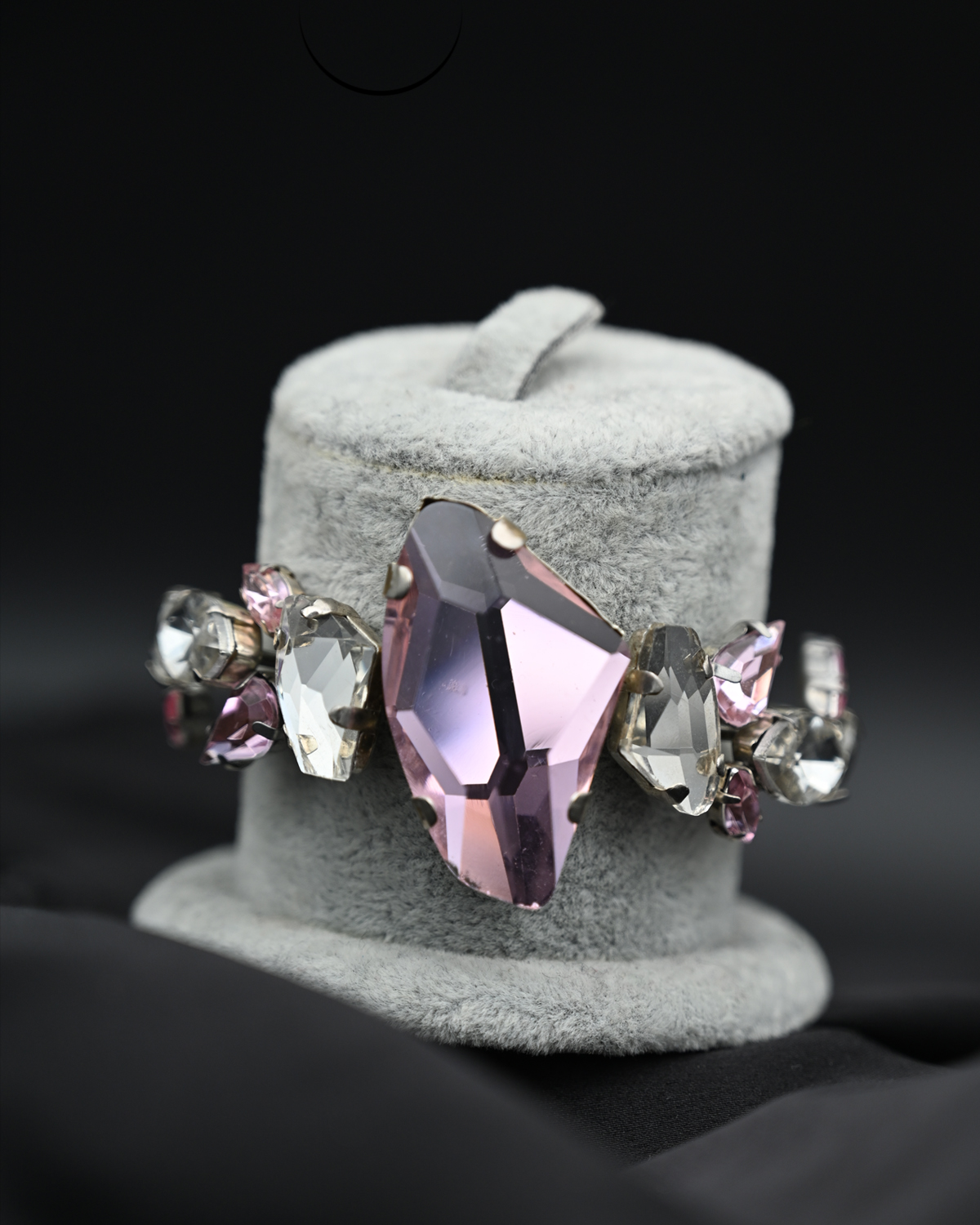 Гривна с големи кристали и твърда основа "Glamoratti" ръчна изработка