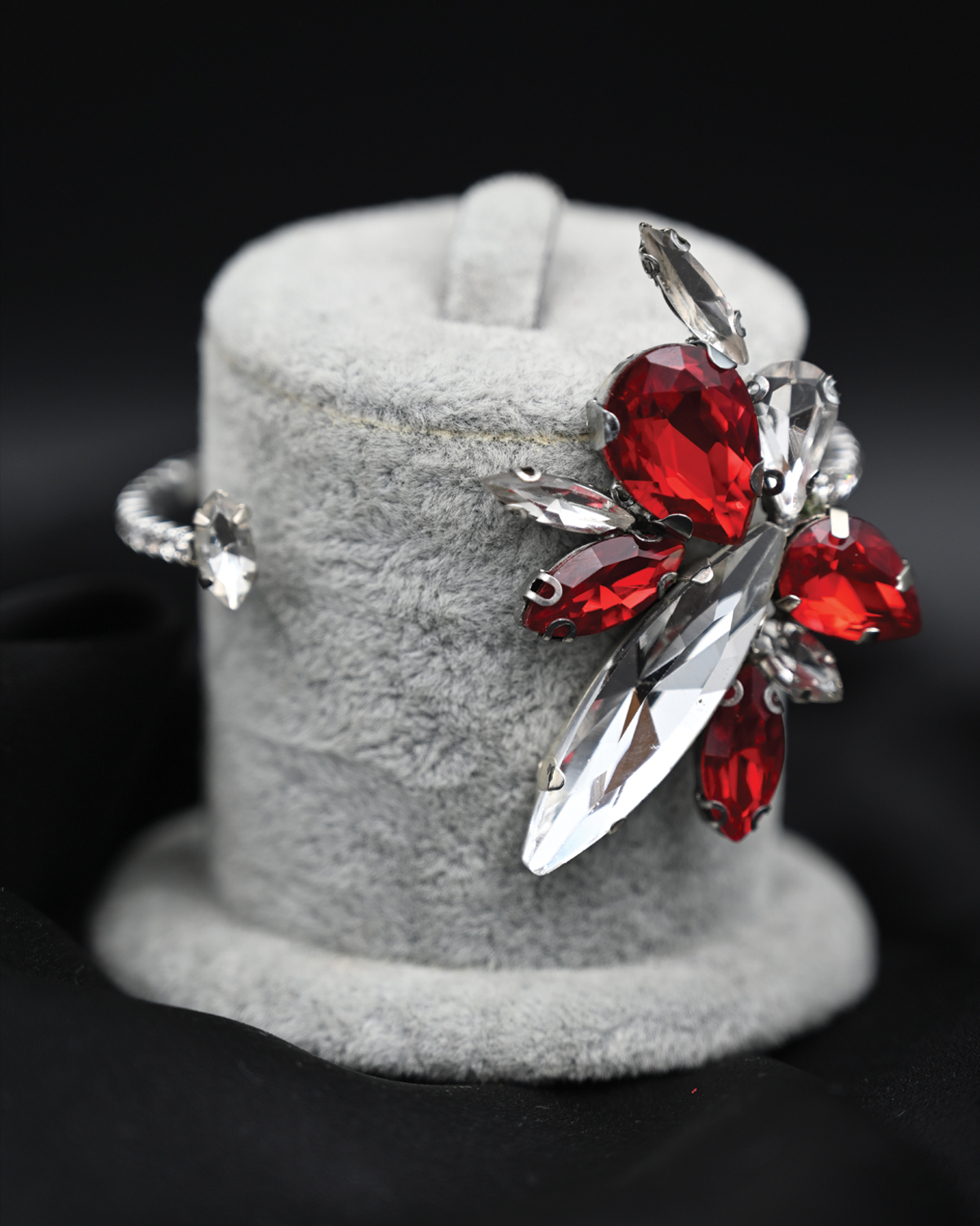 Дамска ръчно изработена гривна "Glamoratti'